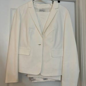 Women’s Pants Suit